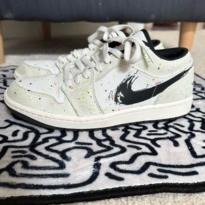 Women’s Jordan 1 “Paint Splatter” Size 7.5W